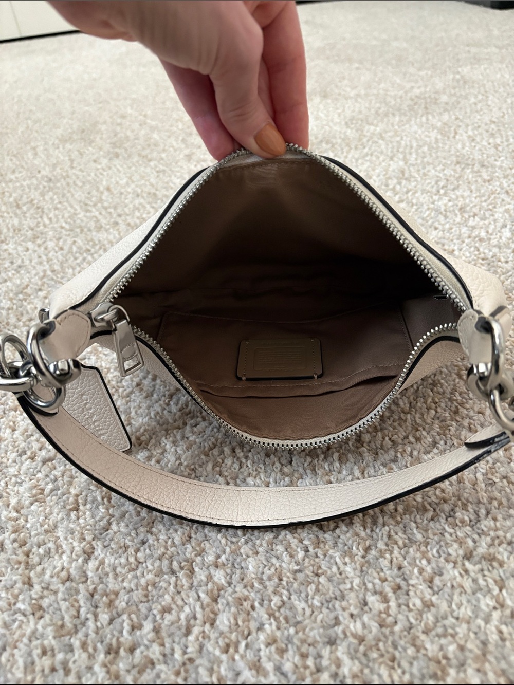 Coach Payton Hobo Bag in Chalk White Pebbled Leather Silver Hardware - Picture 3 of 4